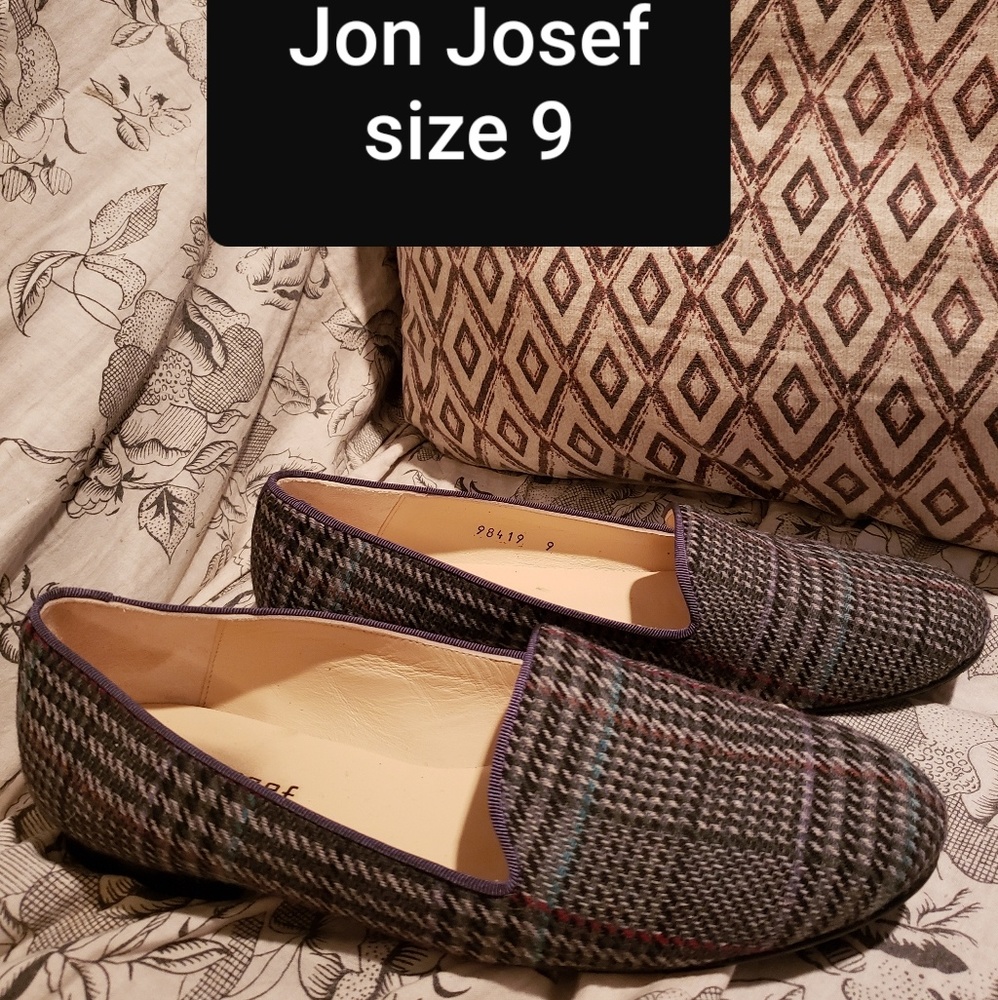 Grey plaid Flats Jon Josef size 9